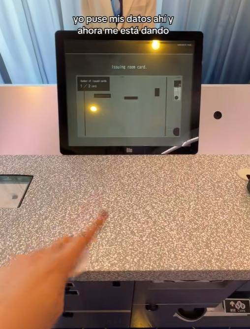 일본 도쿄의 한 로봇 호텔에 방문한 아르헨티나 출신 인플루언서가 남긴 후기가 화제를 모으고 있다. 틱톡 캡처