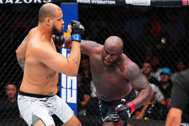 데릭 루이스(오른족)와 탈리송 테세이라. /사진=UFC 제공