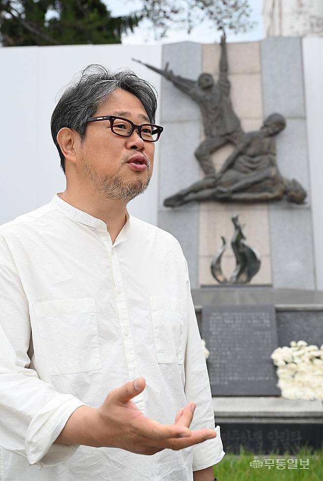 지난 24일 광주 동구 옛 전남도청 앞에서 만난 진모영(56) 감독