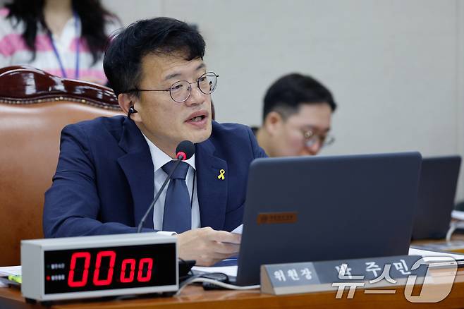 박주민 국회 보건복지위원회 위원장이 26일 오전 서울 여의도 국회에서 열린 제426회국회(임시회) 복지위 제1차 전체회의에서 발언하고 있다. 2025.6.26/뉴스1 ⓒ News1 안은나 기자