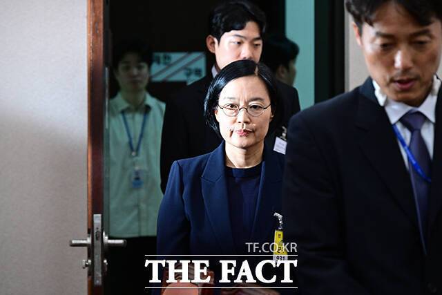 15일 오전 서울 여의도 국회 산업통상자원중소벤처기업위원회에서 열린 인사청문회에 한성숙 중소벤처기업부 장관 후보자가 출석하고 있다. /국회=남윤호 기자