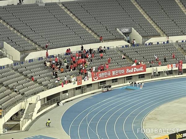 지난 11일 E-1 챔피언십 홍콩전을 찾은 붉은악마. 김희준 기자