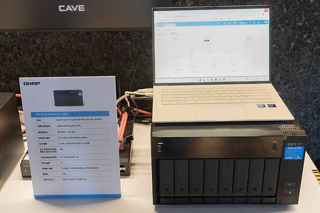 큐냅 고가용성 시스템 시연 사례. 주 저장소에 데이터가 저장되면 보조 저장소에도 실시간 저장되어 만일의 사태에 대비한다 / 출처=IT동아
