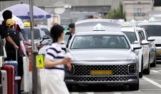 지난해 8월 13일 오후 서울역 택시 승하차장 모습. 뉴스1