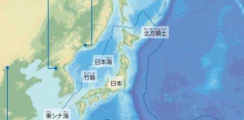 일본 영해 속 ‘독도’ 일본 방위성이 전국 초등학교에 배포한 어린이용 ‘방위백서’에 삽입된 지도. 독도가 다케시마(竹島·독도의 일본식 표현)라는 이름으로 일본 영해 안에 들어가 있다. 연합뉴스