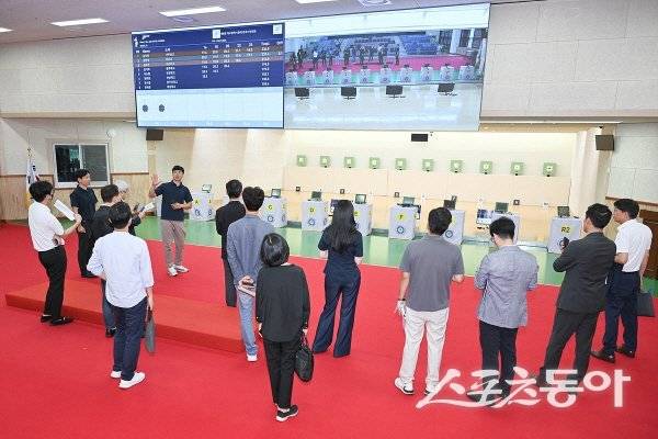 김정기 대구시장 권한대행이 대구국제사격장을 방문해 세계사격선수권대회 준비 상황을 현지 점검하고 있다. 사진제공 ㅣ 대구시