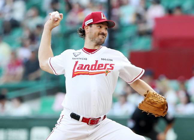 역투를 펼치고 있는 앤더슨. /사진=SSG 랜더스 제공