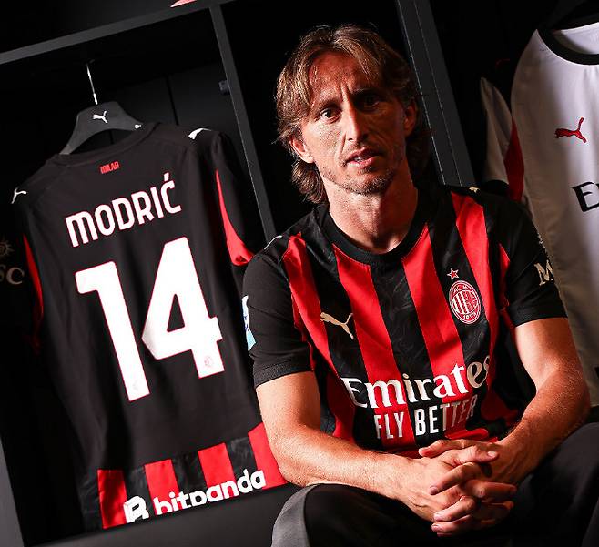 AC밀란 유니폼을 입은 루카 모드리치. /사진=AC밀란 공식 SNS 갈무리