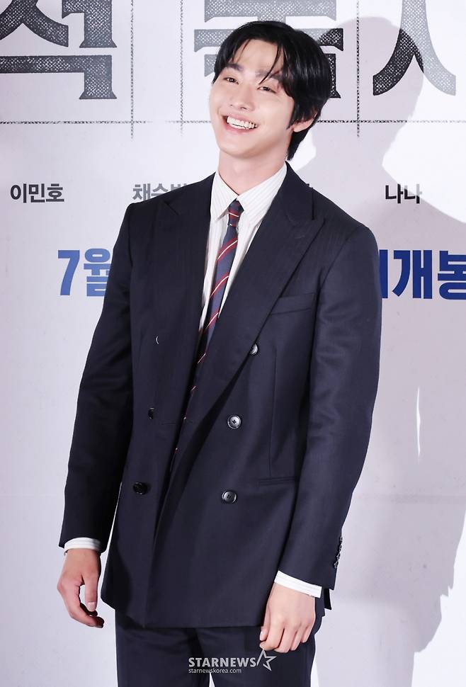 배우 안효섭이 15일 오후 서울 메가박스 코엑스에서 진행된 영화 '전지적 독자 시점'(감독 김병우) 언론시사회 및 기자간담회에 참석해 포즈를 취하고 있다. 10년 이상 연재된 소설이 완결된 날 소설 속 세계가 현실이 된 세상에서 유일한 독자였던 ‘김독자’가 소설의 주인공 ‘유중혁’과 동료들과 함께 멸망한 세계에서 살아남기 위한 펼치는 이야기를 그린 판타지 액션 영화 '전지적 독자 시점’은 오는 23일 개봉한다. /2025.07.15 /사진=이동훈 photoguy@