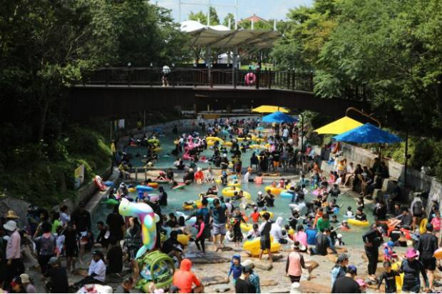 영암군의 지난해 생활인구 유입수가 303만명으로 집계됐다. 등록인구 대비 무려 50배에 달하는 수치로 축제 등 이벤트가 생활인구 유입을 이끌었다는 분석이다. 영암 인기 관광명소인 월출산기찬랜드 모습. 영암군 제공