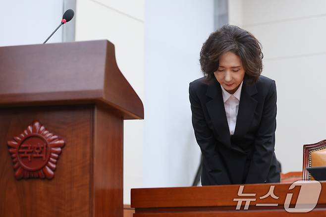 이진숙 사회부총리 겸 교육부 장관 후보자가 16일 오전 서울 여의도 국회 교육위원회에서 열린 인사청문회에 출석해 모두 발언을 마친 뒤 인사하고 있다. 2025.7.16/뉴스1 ⓒ News1 안은나 기자