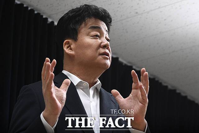 특허청은 전날 국민신문고를 통해 백종원 더본코리아 대표를 상대로 한 부정경쟁방지법 위반 혐의 고발장을 접수했다고 16일 밝혔다. 특허청 부정경쟁방지팀 신고센터에도 관련 신고가 메일로 접수됐다. /서예원 기자