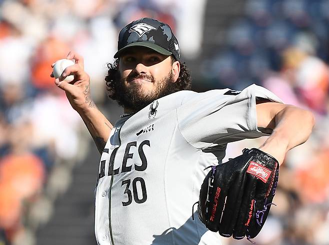 지난달 22일 대전 한화생명볼파크에서 열린 키움-한화전. 선발투수 폰세가 투구하고 있다. /정재근 스포츠조선 기자