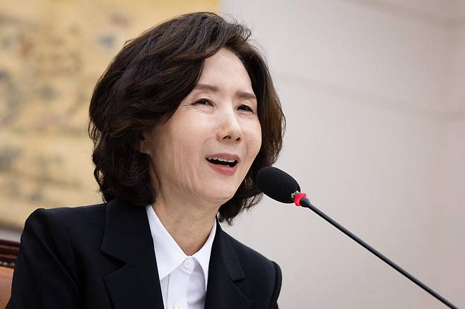 이진숙 사회부총리 겸 교육부 장관 후보자가 16일 오전 서울 여의도 국회 교육위원회에서 열린 인사청문회에서 의원 질의에 답하고 있다. 뉴스1