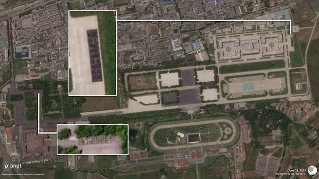 김일성광장 동쪽에 위치한 미림기지에서 지난 6월 22일 병력을 수송하는 것으로 보이는 5대의 트럭으로 구성된 10개의 줄과 서쪽 끝에 4~5대의 트럭으로 구성된 7개의 추가 줄이 포착됐다. 플래닛 랩스·NK뉴스