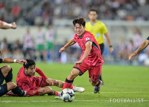강상윤(오른쪽, 남자 축구대표팀). 서형권 기자