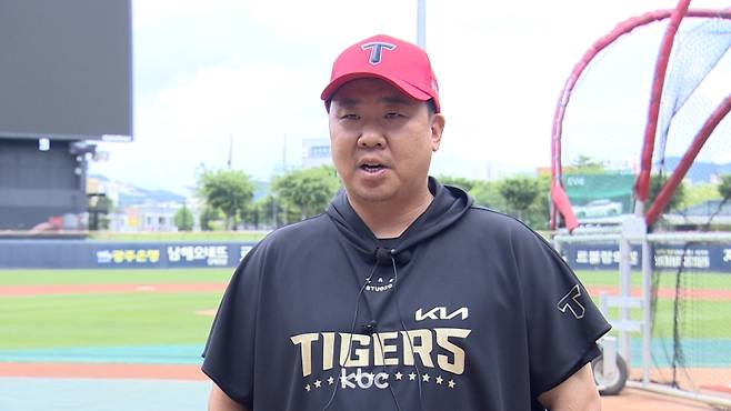▲ 15일 취재진과 인터뷰하는 KIA 타이거즈 이범호 감독