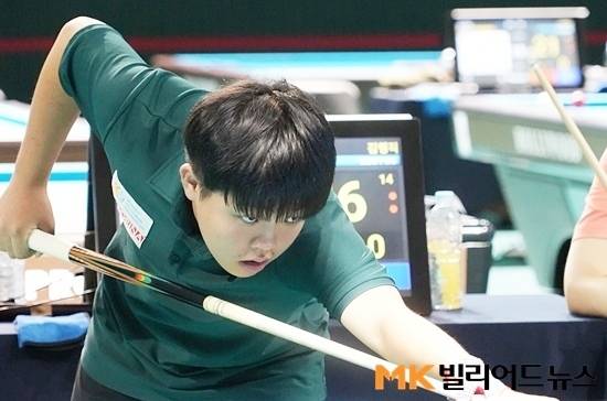 15세 당구천재 김현우가 남원 전국당구선수권에서 김행직을 꺾고 8강에 진출, 대회 최대 이변을 일으켰다.