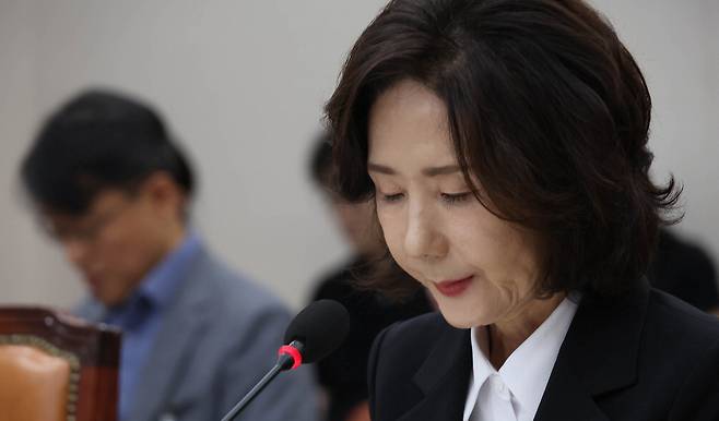 이진숙 사회부총리 겸 교육부 장관 후보자가 16일 서울 여의도 국회 교육위원회에서 열린 인사청문회에서 의원 질의에 답변하고 있다. 이충우기자