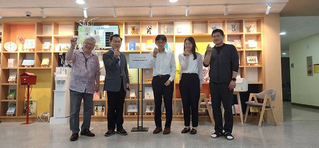 국내외 대안교육 연구자들의 방문 모습.