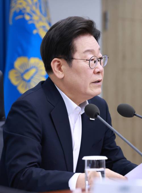 이재명 대통령이 17일 서울 용산 대통령실 청사에서 열린 4차 수석·보좌관 회의에서 발언하고 있다. 연합뉴스