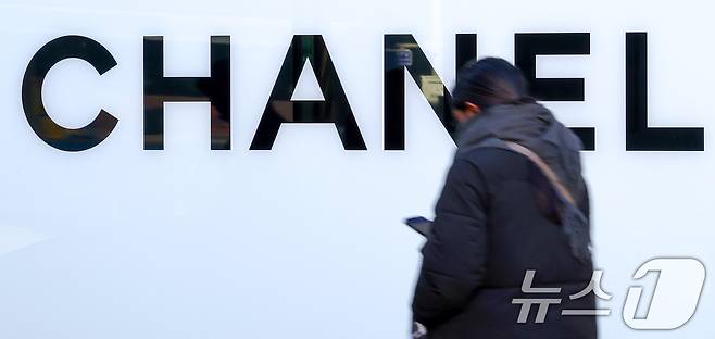 서울 시내 한 백화점 샤넬 매장 모습. 2025.1.10/뉴스1 ⓒ News1 김성진 기자