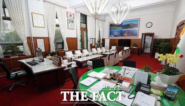 한 지방자치단체장 집무실. 기사 내용과 관련 없음. /더팩트DB