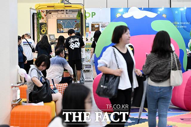 '캐릭터 라이선싱 페어 2025'가 북적이고 있다.