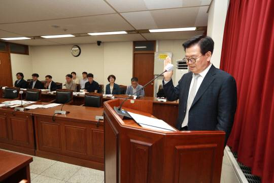 청주의료원 원장 후보자 인사청문특위 모습. 충북도의회 제공