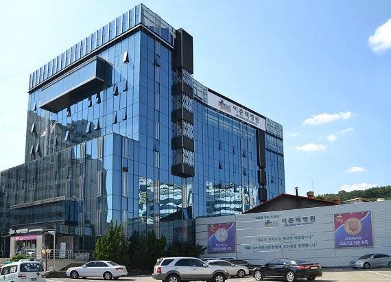 로봇관절수술 개척자 이춘택병원, 윤성환 병원장 2세대