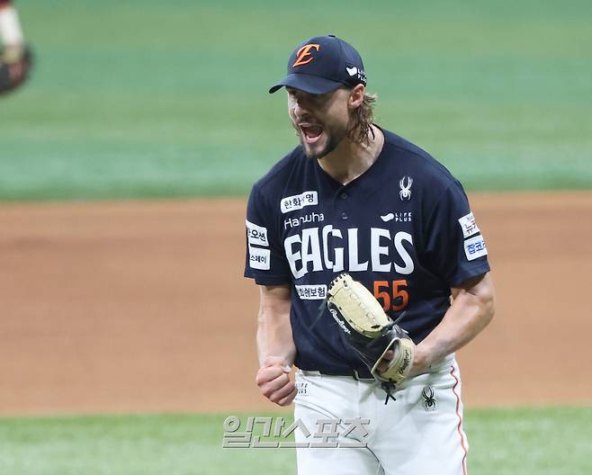 6일 오후 서울 고척스카이돔에서 열린 2025 KBO리그 프로야구 키움히어로즈와 한화이글스의 경기. 5회말 2사 만루 와이스가 임지열을 삼진으로 처리한 후 포효하고 있다. 고척=김민규 기자 mgkim1@edaily.co.kr