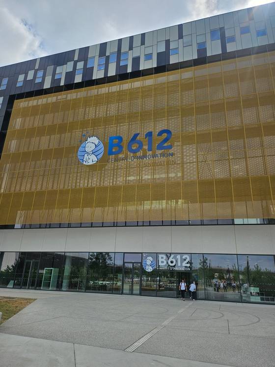 툴루즈의 B612. 우주항공 스타트업 인큐베이팅 공간이다. 보르도와 손잡고 만든 '스페이스 밸리'의 사업으로 만들어졌다. 생텍쥐페리가 우편 비행기를 몰던 공항에 세워졌다. 내부에 그의 대표 작품인 『어린왕자』 동상이 서 있다. 툴루즈=이철재 기자