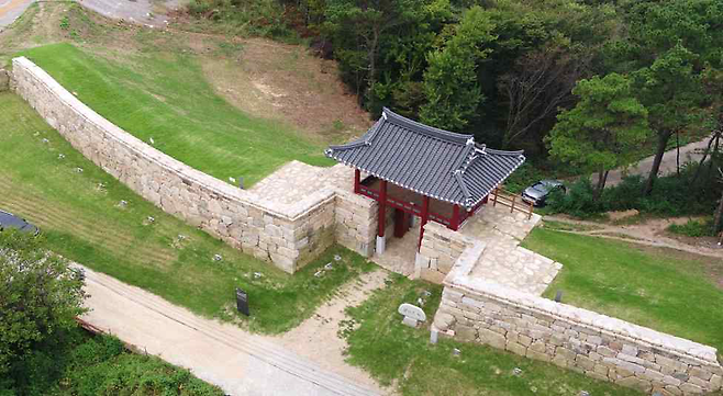 복원한 서천읍성 동문. 국가유산청 제공