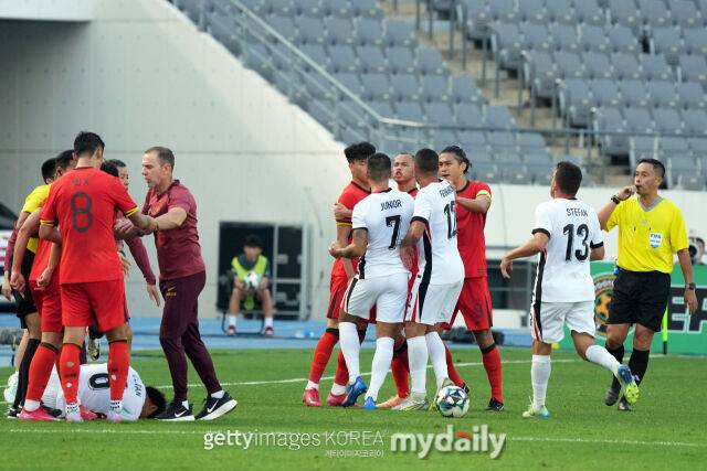 중국과 홍콩의 경기장면/게티이미지코리아