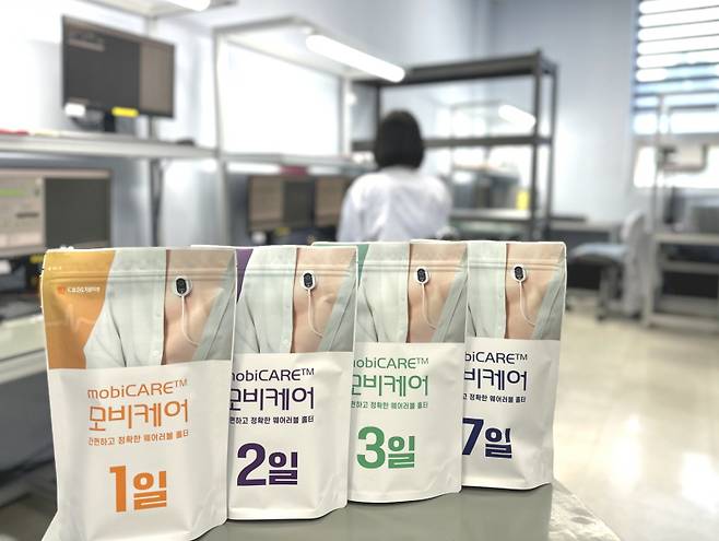 대웅제약과 씨어스테크놀로지가 웨어러블 심전도 기기 모비케어(mobiCARE)의 재사용 리프레시 제품인 ‘모비케어 리프레시’를 출시했다. 대웅제약 제공