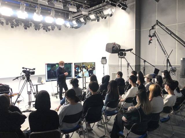 영상연출과 영상스튜디오실 수업 모습. 한국애니고 제공