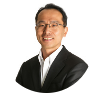 글쓴이 홍영학은 삼성물산과 Nissan US에서 데이터 분석과 최적화를 담당하였고, 마제스티골프를 거쳐 현재 프리미엄 퍼팅 훈련 도구인 웰펏, 퍼팅 분석 전문 장비 퀸틱, 가슨 퍼터 그립 등 퍼팅 전문 브랜드를 전개하고 있다. 또한 퍼팅 데이터 분석과 훈련방법에 관한 교육 전문가로도 활동하고 있다.