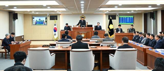 장수군의회 제369회 제2차 정례회 제5차 본회의. 전북일보 자료사진