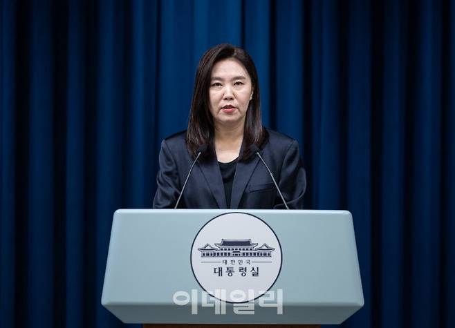 강유정 대통령실 대변인이 18일 서울 용산 대통령실 청사에서 집중호우 대처상황 점검회의 및 청년담당관 관련 브리핑을 하고 있다.(사진=뉴스1)