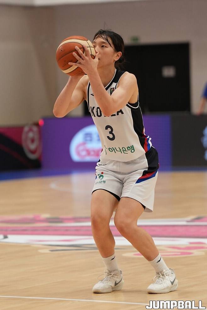 ▲렌즈가 빠진 상태에서도 슛을 던져 성공하는 정현의 모습