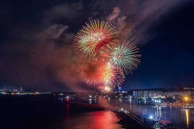 ▲ ‘2025 묵호 도째비페스타’가 18일 묵호항 여객선터미널 광장과 해랑전망대 일원에서 성황리에 개막했다.