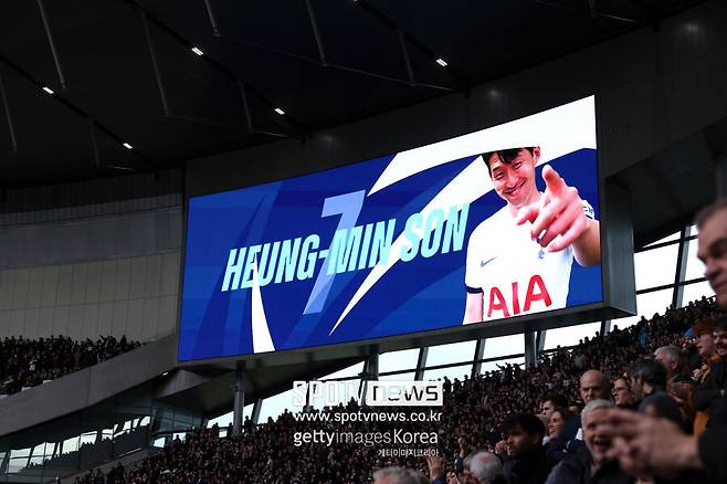 ▲ 심지어 "손흥민이 지금 떠날 때가 되었다고 판단한다면 토트넘은 받아들일 수밖에 없다"면서 "그래도 토트넘은 잘 대처할 수 있을 것"이라고 걱정하지 않았다.