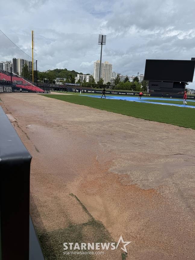 19일 KIA 타이거즈-NC 다이노스의 경기가 열리는 광주-기아 챔피언스필드 그라운드 모습. /사진=양정웅 기자