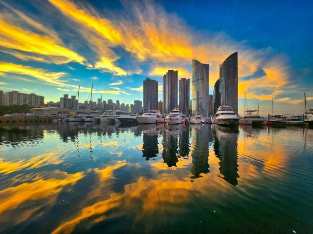 지난해 부산항 해양사진 공모전 최우수상 수상작 ‘불타는 요트장’(이명재 작가). 부산해수청 제공