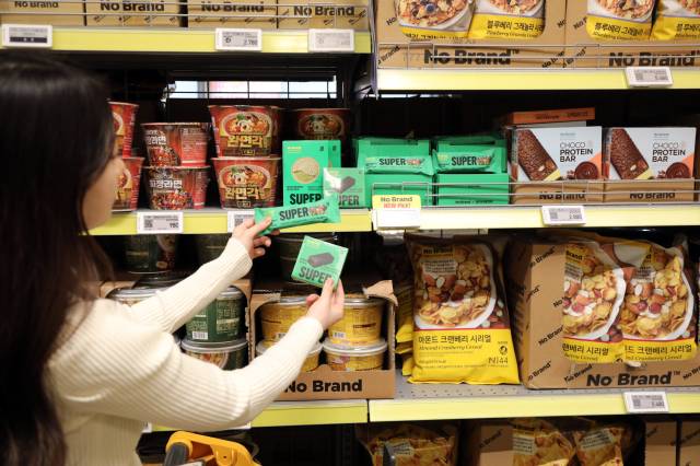 이마트가 출시한 슈퍼말차 콜라보 제품/사진제공=이마트