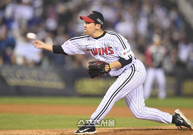 LG 투수 박명근이 15일 잠실구장에서 열린 2025 KBO 리그 삼성과 경기 8회 역투하고 있다. 잠실 | 최승섭기자 thunder@sportsseoul.com