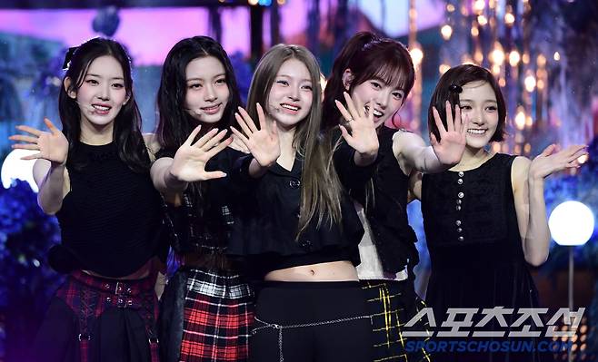 제4회 청룡시리즈어워즈(Bluedragon Series Awards)가 18일 인천 파라다이스시티에서 열렸다. 키키가 멋진 무대를 선보이고 있다. 인천=허상욱 기자 wook@sportschosun.com/2025.07.18/