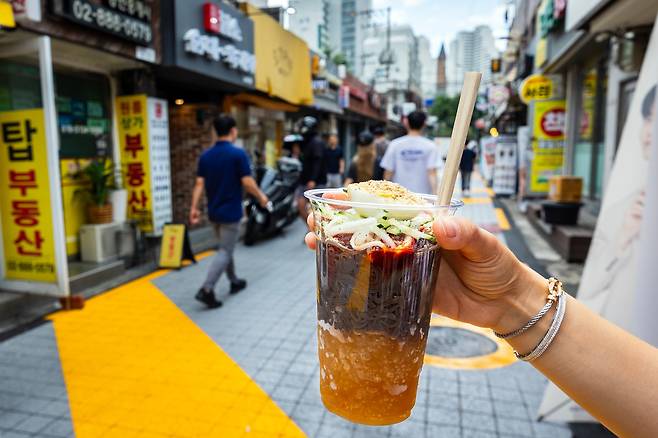 서울 노량진에서 먹을 수 있는 4000원짜리 '컵냉면' /이건송 영상미디어 기자