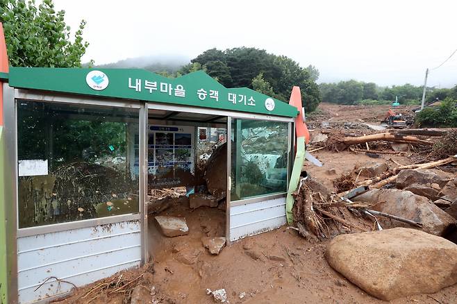 20일 오전 경남 산청군 산청읍 부리. 산사태로 마을이 매몰되면서 희생자가 발생했다./산청=김영근 기자