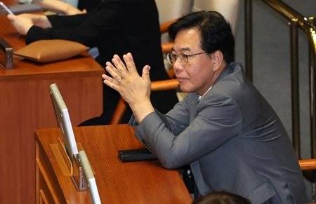 권성동 의원(왼쪽)과 권영세 의원(위). 동아DB송언석 국민의힘 비상대책위원장 겸 원내대표. 동아DB